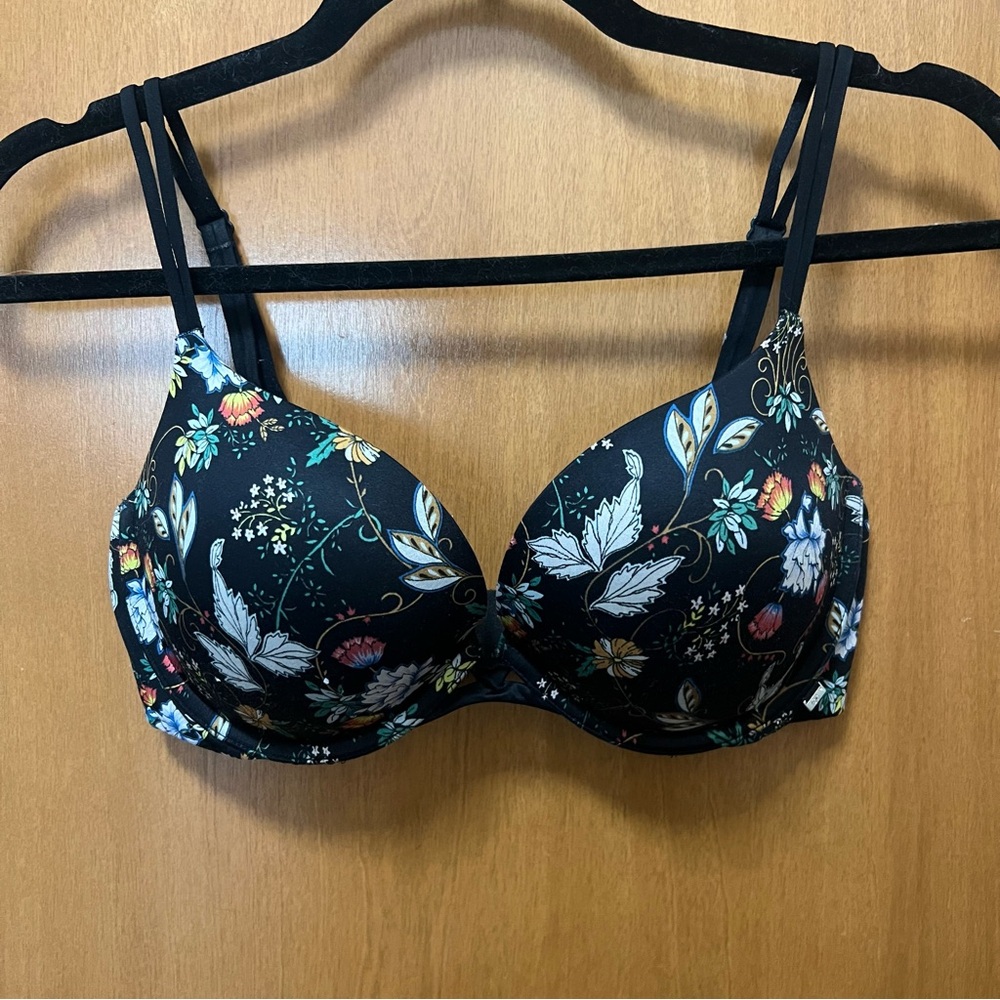 Victoria’s Secret Very Sexy Push-Up Bra on Floral Design